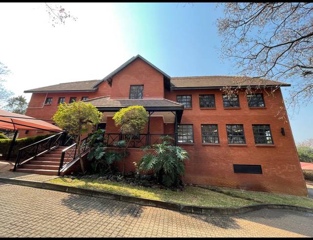 1,308M² OFFICE FOR SALE IN BRYANSTON